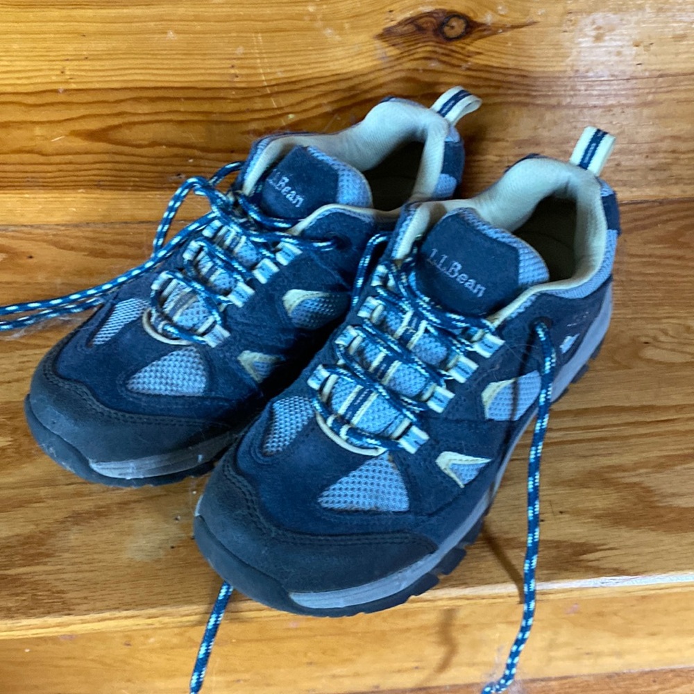 Women’s LLBean hiking shoes size 7 - almost new-like condition
